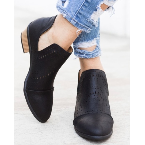 LAST 1🖤cutout ankle booties black tan low heel - Picture 5 of 7